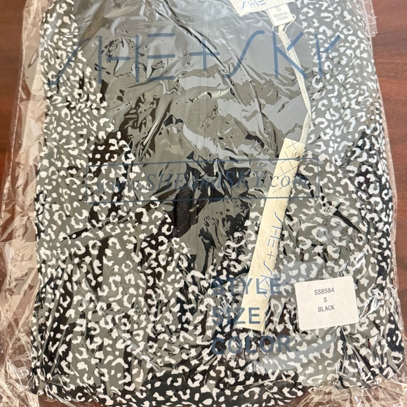 Chic She + Sky Black & White Long Sleeve Romper ~ NWT (SB1372) - Picture 4 of 5